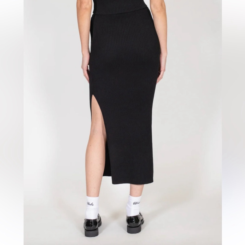 BRUNETTE THE LABEL Elegant Black Knit Ribbed Skirt - Picture 2 of 7